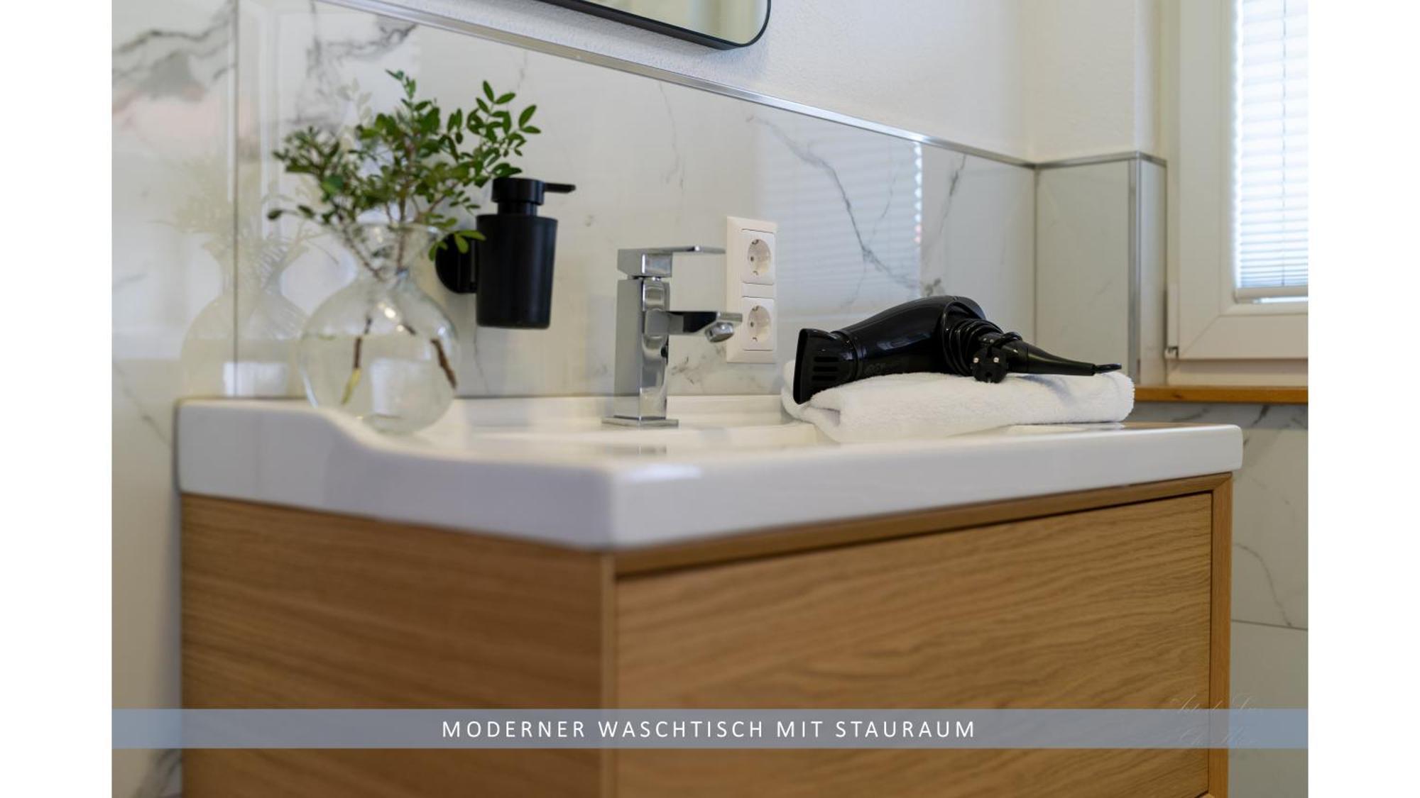 Apartment Leinetal - Bester Schlafkomfort In Hochwertiger Hotelbettwaesche, 3 Zimmer - Grosse Kueche, Duschbad & Parkplatz Northeim Εξωτερικό φωτογραφία
